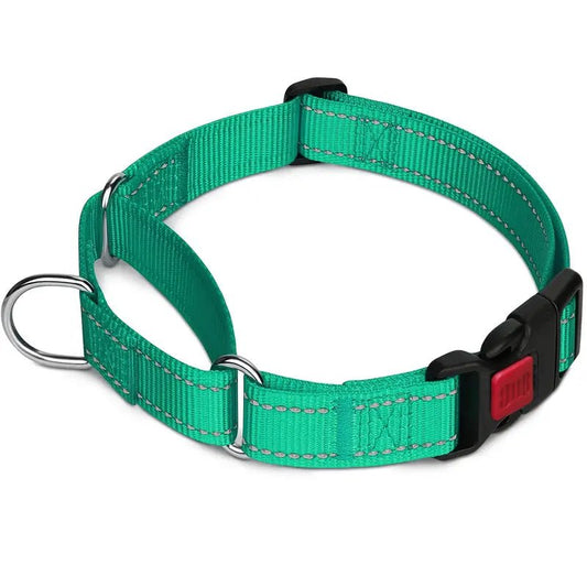 Escape resistant green martingale collar